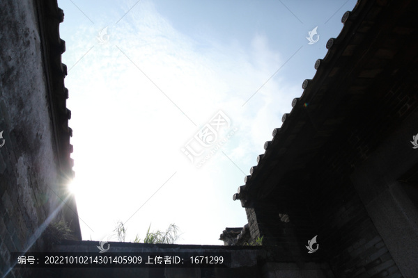 殘墻屋檐