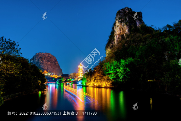 中國廣西桂林木龍湖木龍塔夜景