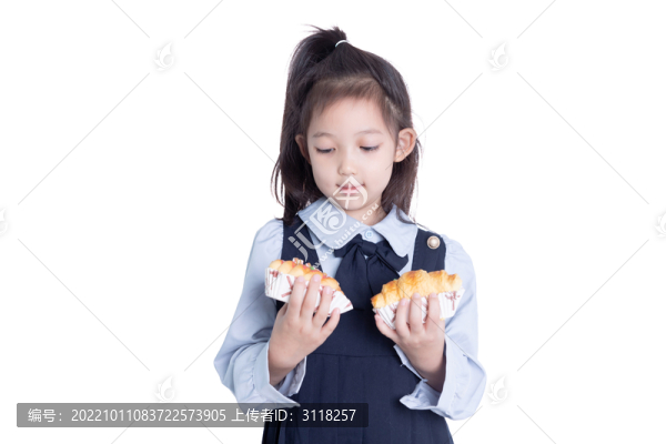 拿美食面包的的學生裝女孩