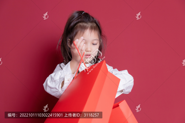 可愛的小女孩購物形象