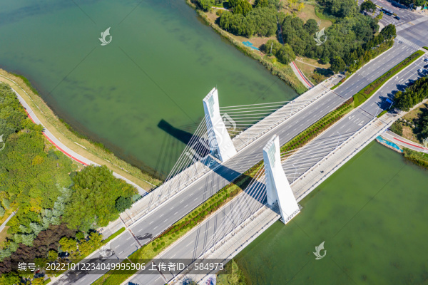 航拍鄭州龍子湖公園道路橋梁