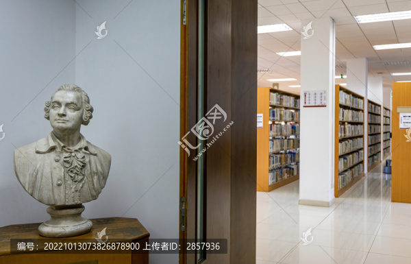 北京大學圖書館的雕像與閱覽室