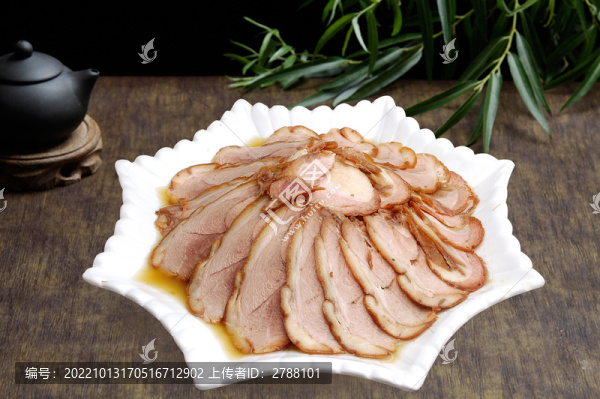 酸菜蒸肘花