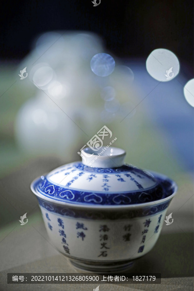 青花題詩(shī)三清圖蓋碗
