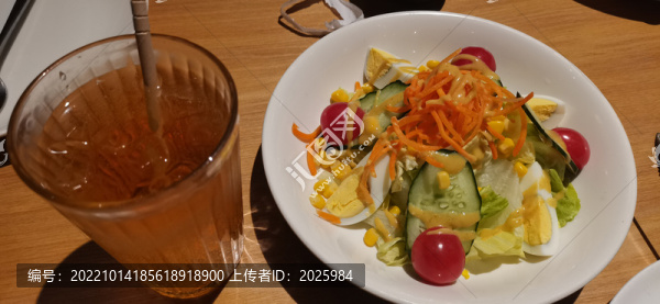 蔬菜沙拉飲品