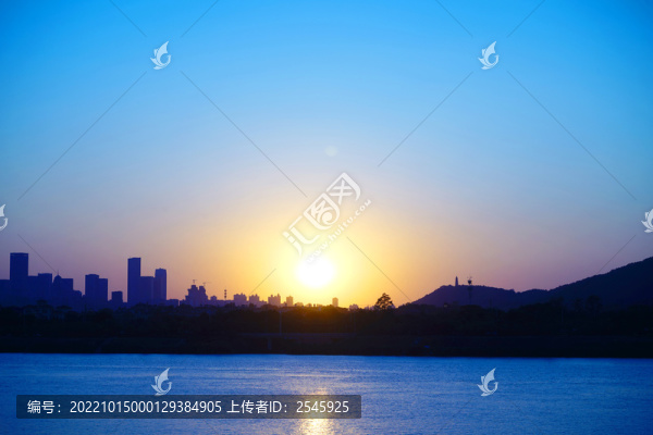 城市黎明