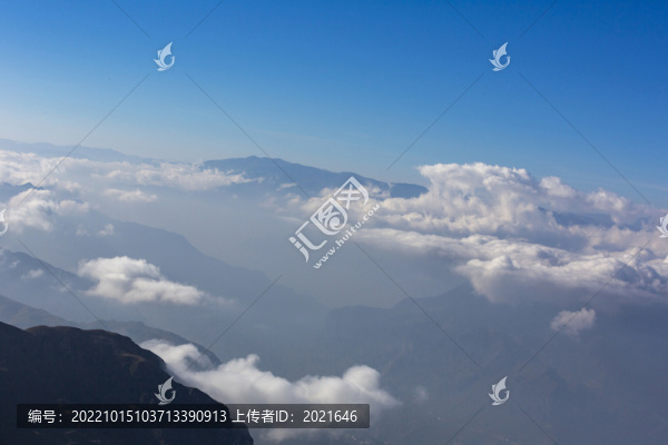 云南昭通大山包懸崖峭壁風(fēng)景