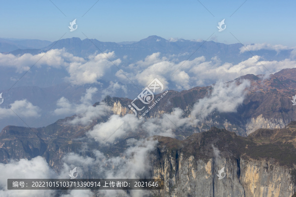 云南昭通大山包懸崖峭壁風(fēng)景