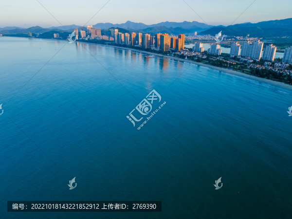 航拍廣東省惠州雙月灣的日出