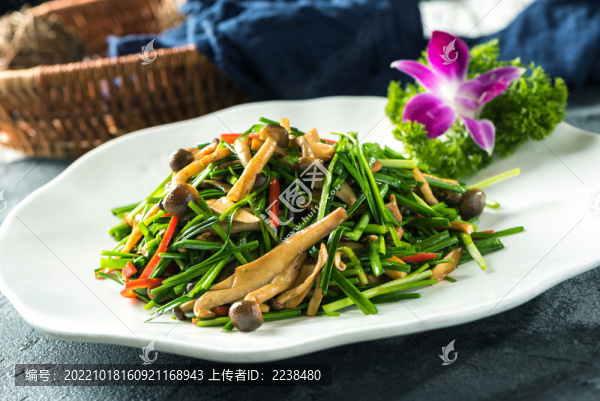 黑松露韭菜炒山珍菌