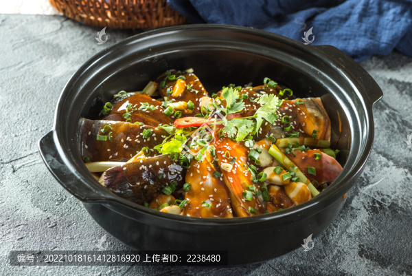 啫啫生焗魚頭煲