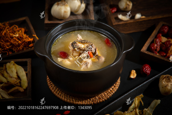 鮑魚燉雞湯