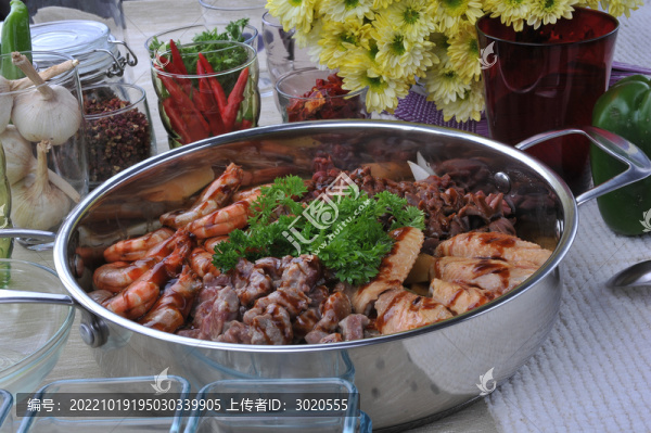 雞翅牛羊肉蝦燜鍋