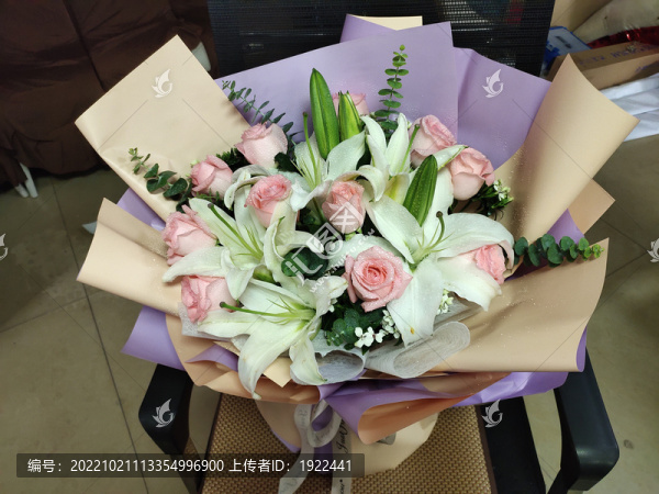 百合花與粉色玫瑰花