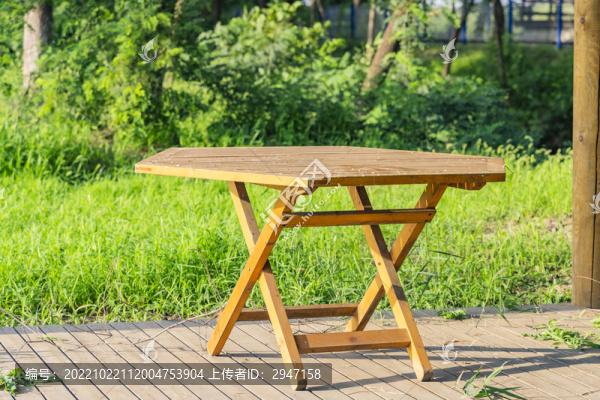 天津郊野公園里的涼亭和桌椅
