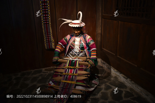 羌族婦女織布蠟像