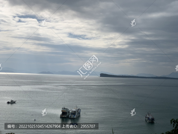 海與船前進(jìn)