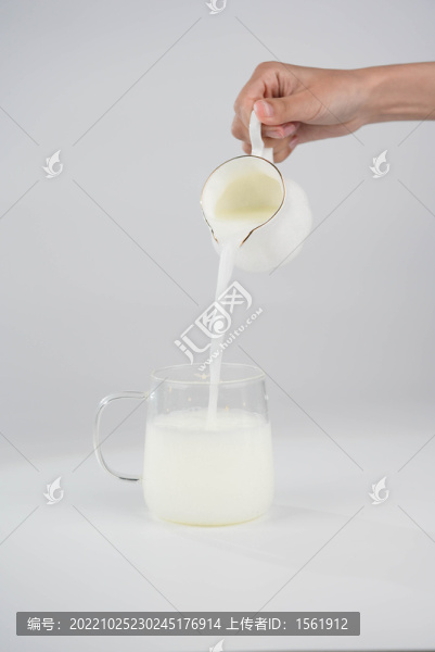 牛奶