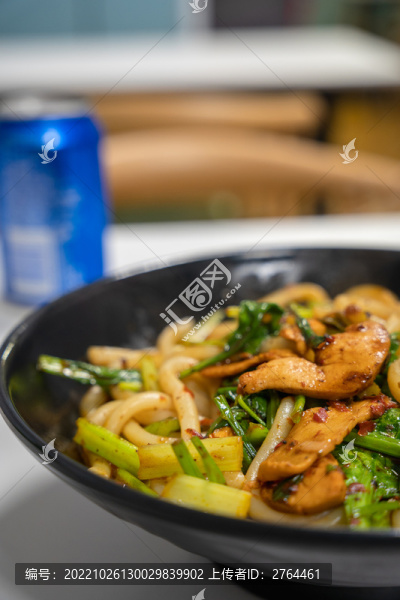 新疆特色美食炒米粉