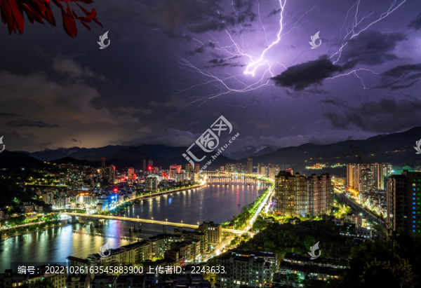 浙江麗水青田縣城夜景閃電