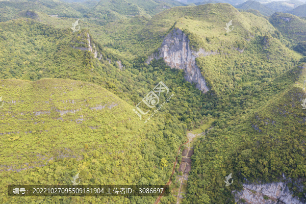 百色樂業(yè)大石圍白洞天坑