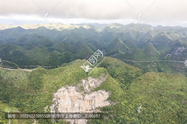 百色樂業(yè)大石圍天坑