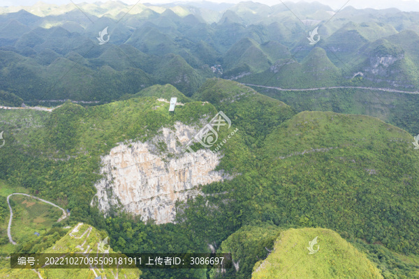 百色樂業(yè)大石圍天坑群