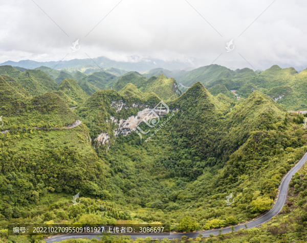 百色樂業(yè)大石圍流星天坑
