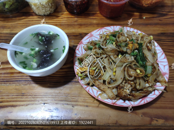 炒河粉與紫菜湯