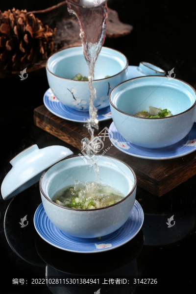 現(xiàn)泡海苔活海參