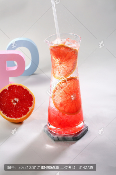 滿杯紅柚