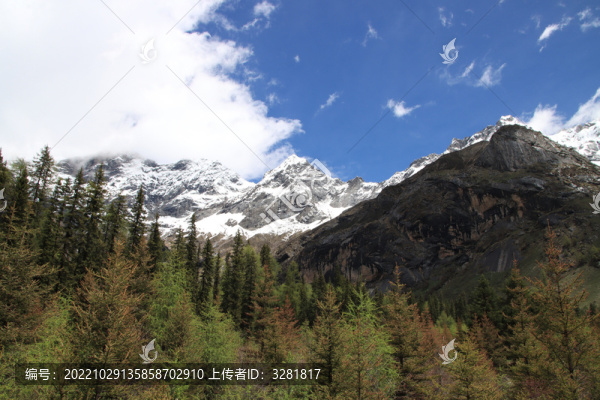 中國川西高原四姑娘山雪山