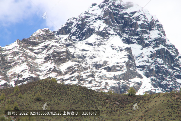 中國(guó)川西高原四姑娘山雪山