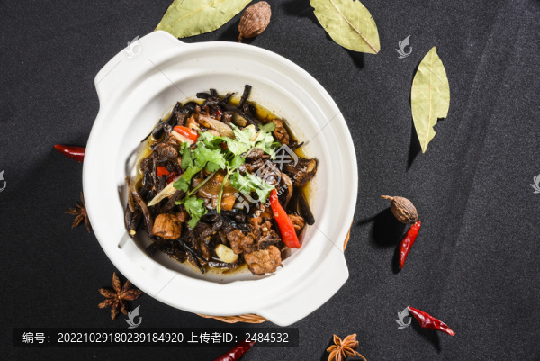 茶樹(shù)菇燒雞