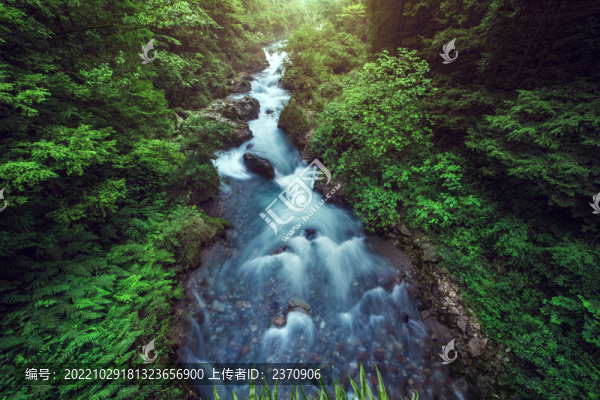 溪水