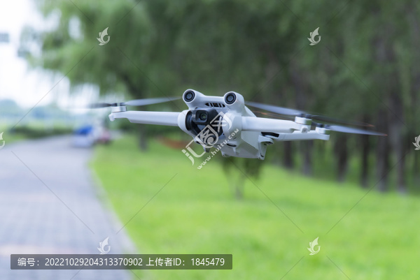 懸空飛行無人機(jī)