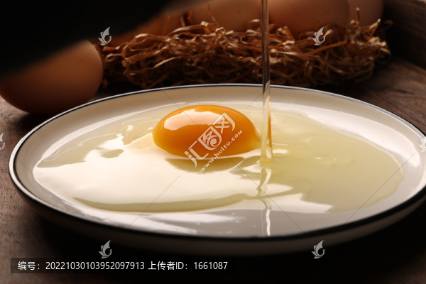 牙簽插在土雞蛋上