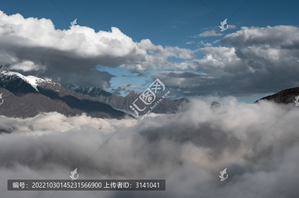 子梅埡口雪山云海