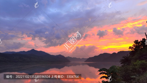 夕陽(yáng)晚霞丹東綠江村鴨綠江