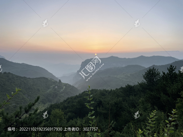 山林清晨