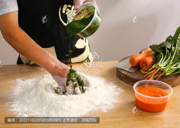 制作煎包過(guò)程