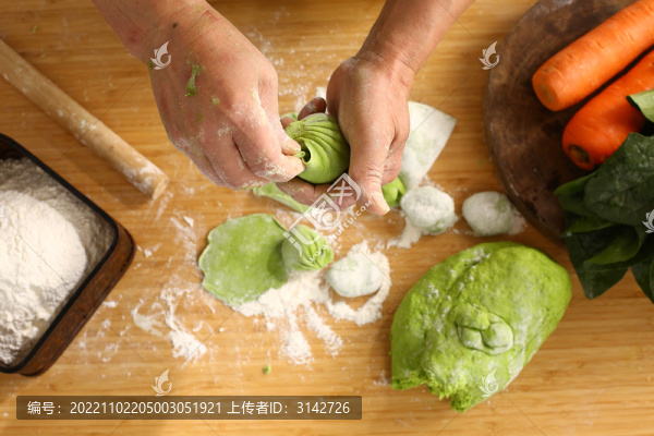 制作煎包過程