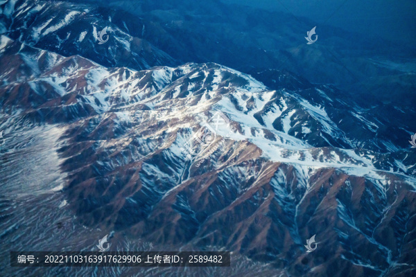 天山雪景