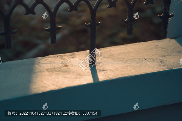 余輝