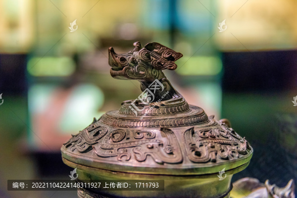 上海博物館春秋獸面紋龍流盉