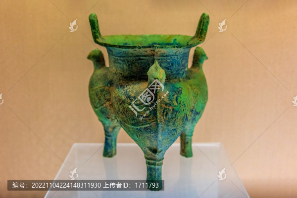上海博物館春秋早期三鳩鬲