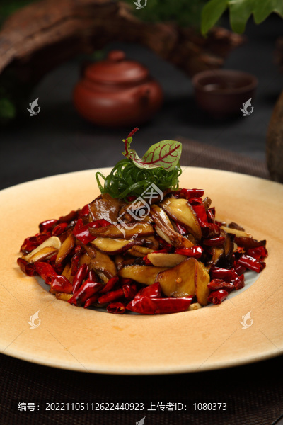 干椒炒牛肝菌