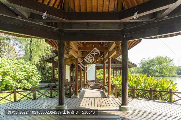 戶外中式園林廊道