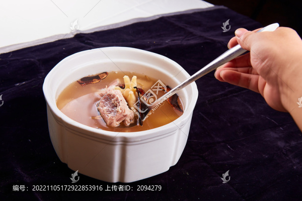 靈芝野生麥冬燉排骨