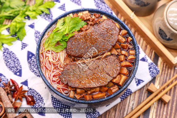 大塊牛肉米線